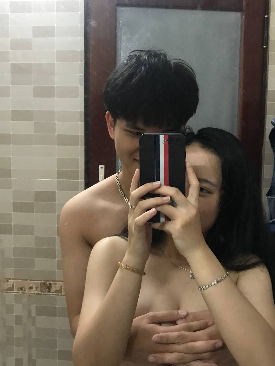 Chồng nhậu say vợ bị giám đốc địt luôn tại chỗ